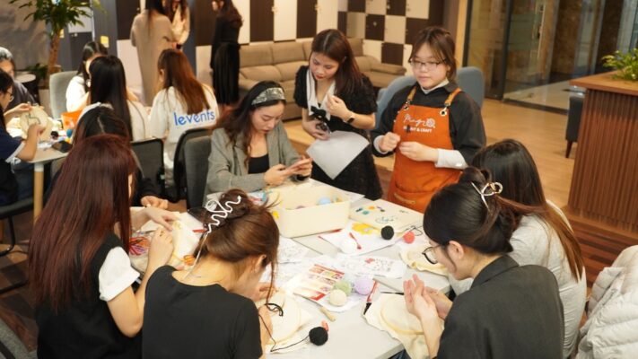 phụ nữ yêu thích workshop handmade